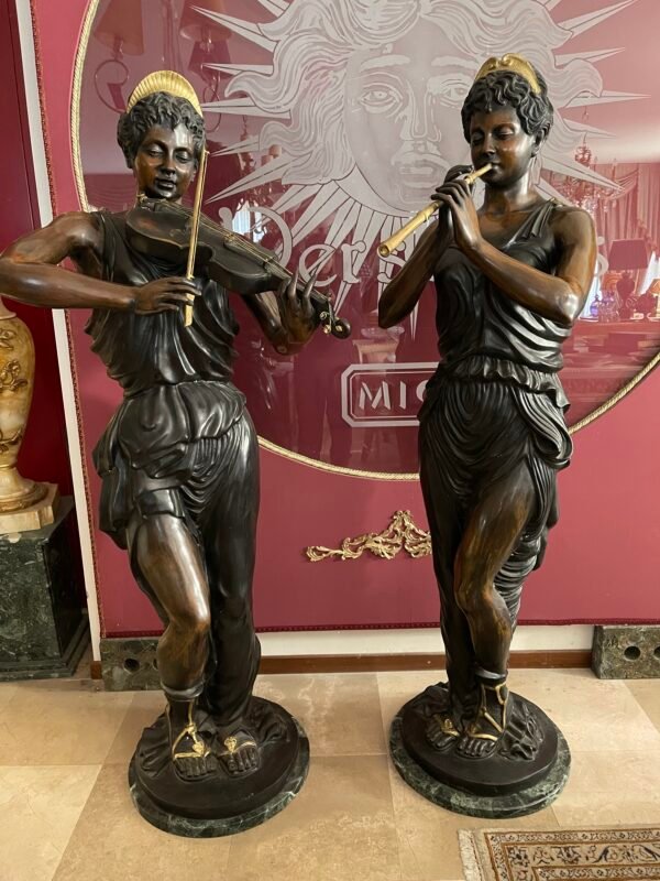 Maestosa Coppia di Sculture "Musi" in Bronzo Patinato
