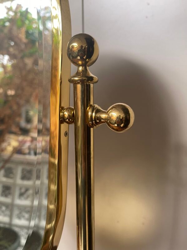 Elegante Specchio da Tavolo Ovale Basculante in Ottone Massiccio - Image 3