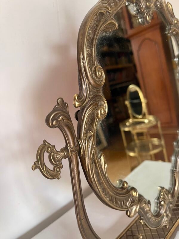 Specchio da tavolo con cornice barocca in ottone - Immagine 2