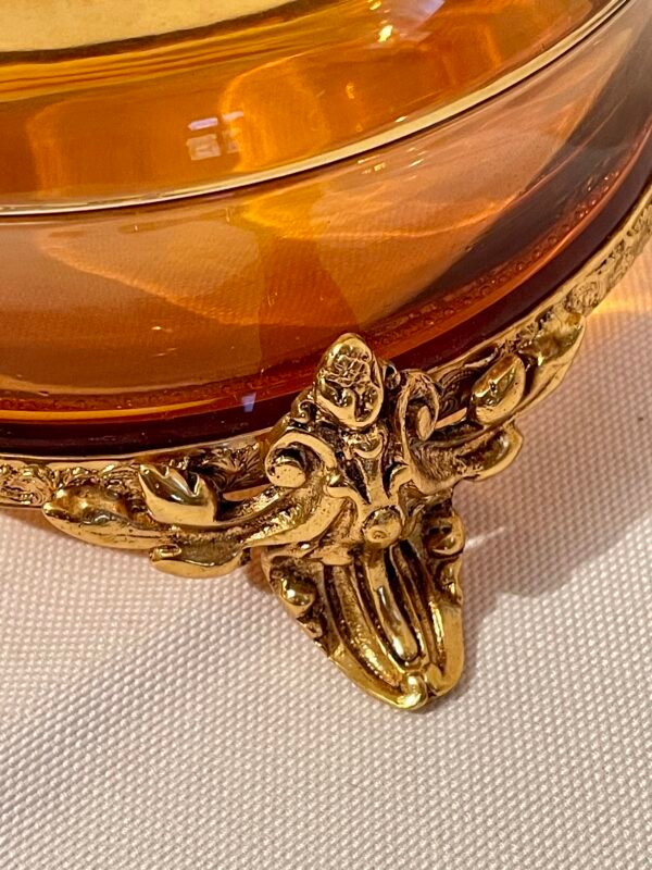 Scatola Decorativa Rotonda in Cristallo Ambra con Dettagli Dorati – Desjardins Paris - Image 3