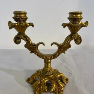 Candelabro Antico a Due Fiamme in Ottone Dorato – Stile Barocco