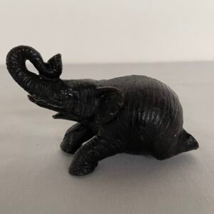 Scultura di Elefante in Metallo - Elegante Dettaglio Artigianale