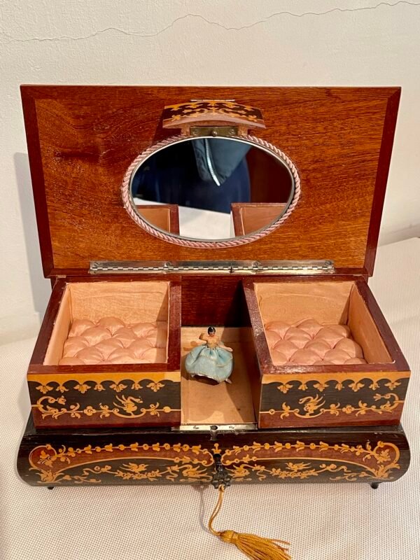 Scatola da Portagioie Antica in Legno Intarsiato con Specchio e Miniatura" - Image 2