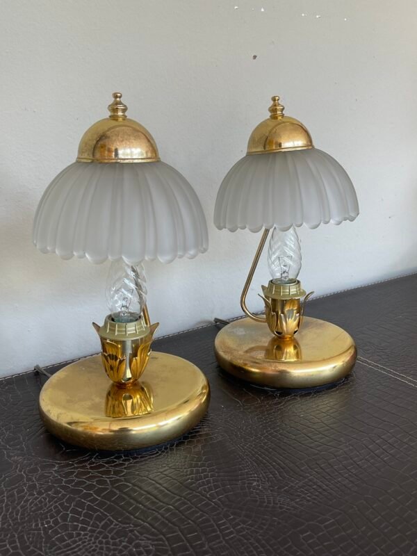Coppia di lampade da tavolo in metallo dorato, stile vintage - Image 2