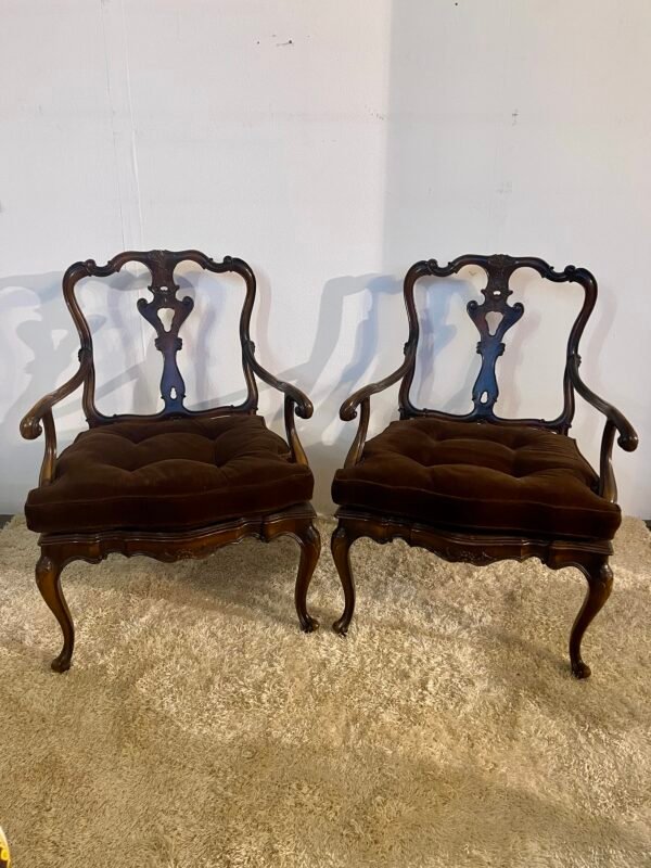 Coppia di Poltrone Antiche in Stile Barocco – Legno Massello Intagliato e Velluto Marrone