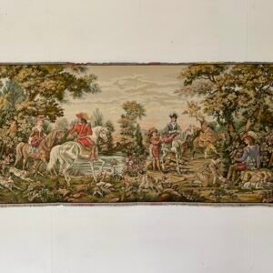 Magnifico arazzo in stile rococò cattura l'essenza di una scena di vita elegante e piena di movimento, che racconta una storia di cavalieri