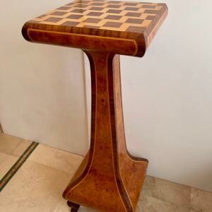 Tavolino d’appoggio in legno intarsiato – design vintage