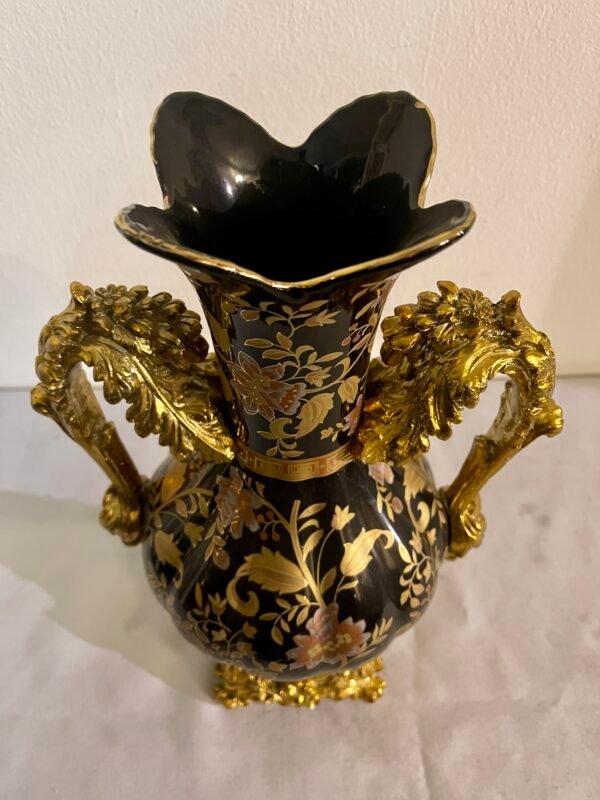 Elegante Vaso Decorativo in Stile Barocco con Dettagli Dorati - Image 2