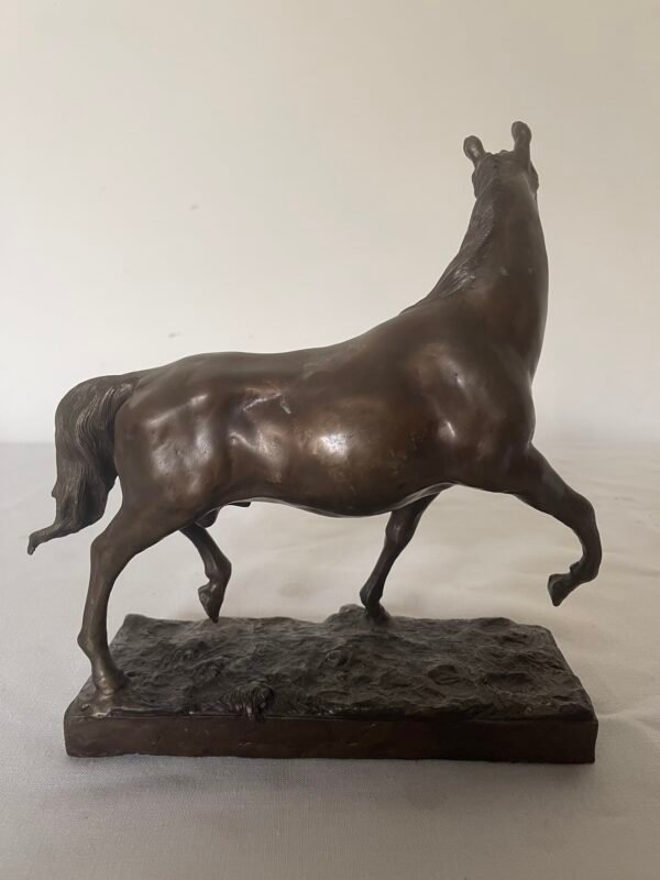 Scultura Equestre "Cavallo al Passo" in Bronzo Patinato su Base - Image 4