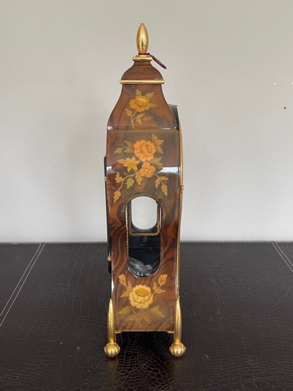 Orologio da Tavolo "Neuchatel" in Stile Classico con Pendolo e Decori Floreali - Image 6