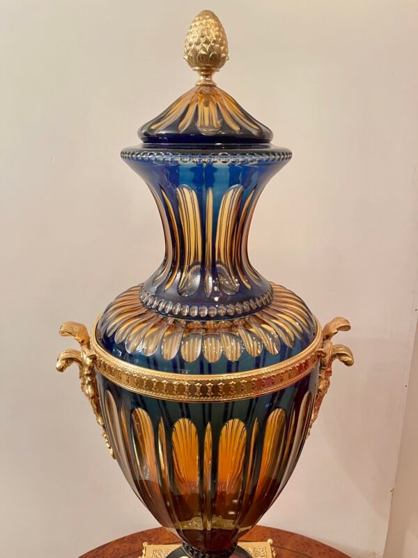 Anfora Italiana Reale in vetro colorato e bronzo dorato degli anni '70 - Image 2