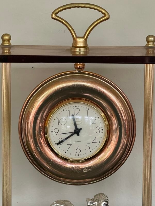 Orologio da tavolo in vetro con scultura vintage - Image 3