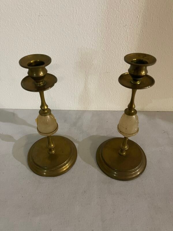 Coppia di Candelabri Antichi in Ottone e Alabastro – Stile Classico - Image 3