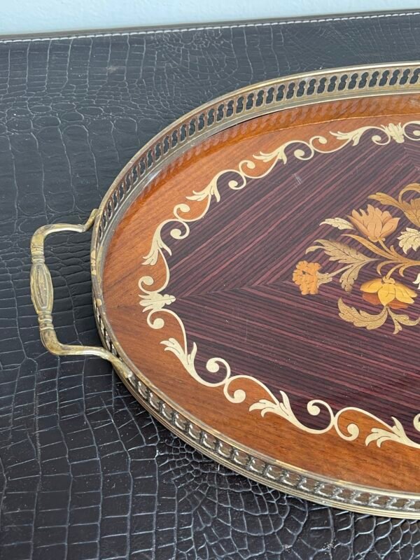 Vassoio Vintage in Legno Intarsiato con Motivo Floreale e Cornice in Ottone - Image 5
