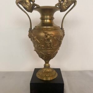 Vaso Antico in Bronzo con Decorazioni Classiche su Base in Marmo
