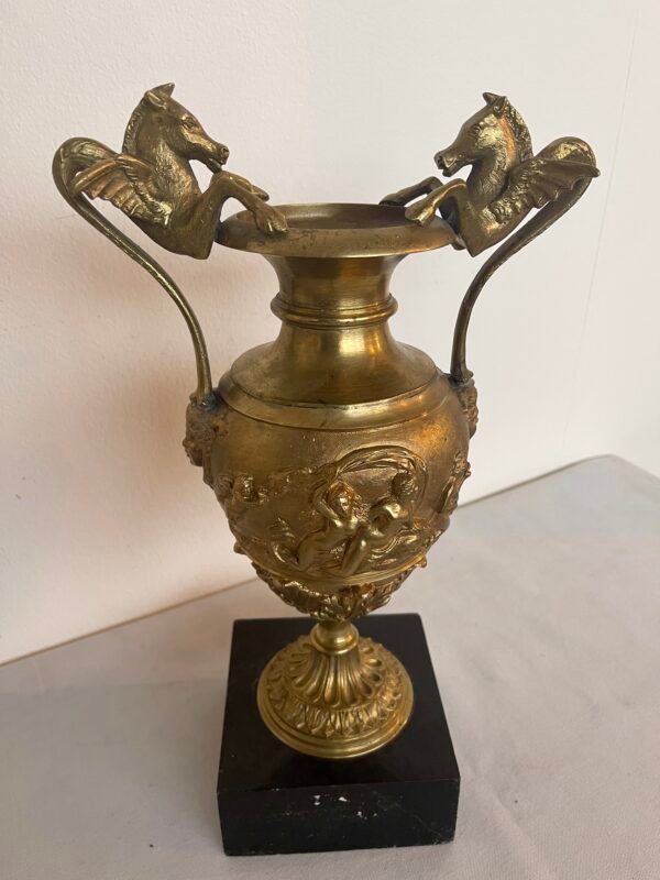 Vaso Antico in Bronzo con Decorazioni Classiche su Base in Marmo - Image 7