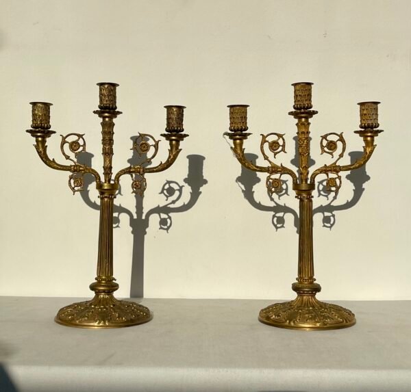 Elegante Coppia di Candelabri in Bronzo Dorato - Stile Classico