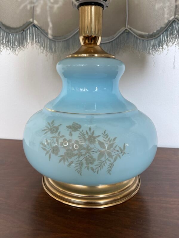Lampada da tavolo vintage in vetro azzurro con paralume in tessuto e frange - Image 3