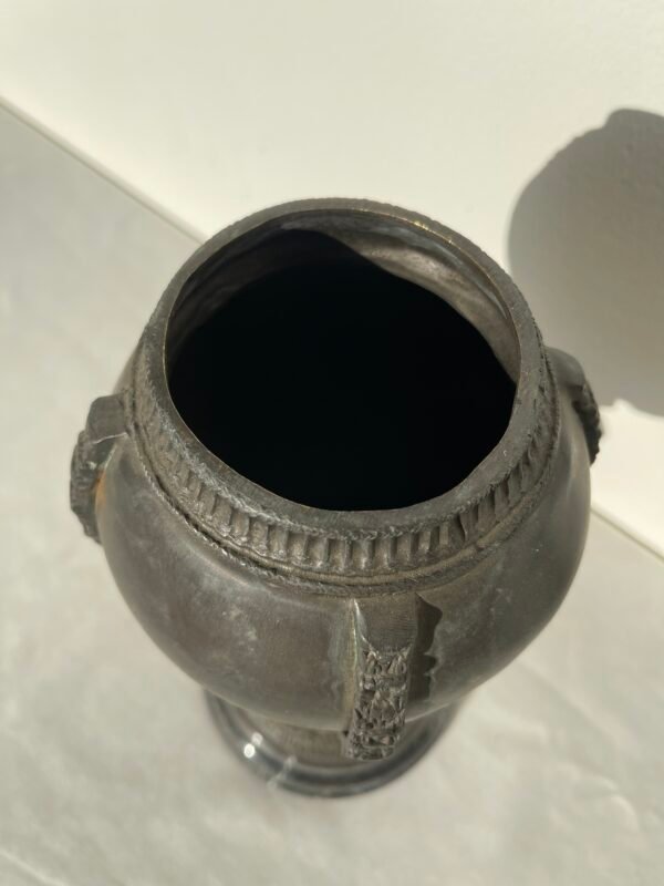 Antico Vaso Coppa con Coperchio in bronzo Scuro – Base in Marmo - Image 3