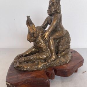 Scultura in Resina Raffigurante Figura Mitologica su Caprone – Base in Legno