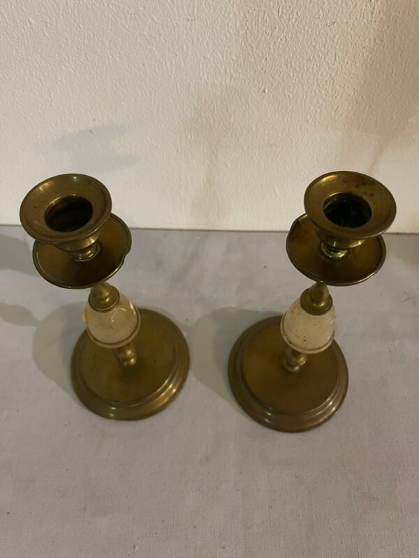 Coppia di Candelabri Antichi in Ottone e Alabastro – Stile Classico - Image 4