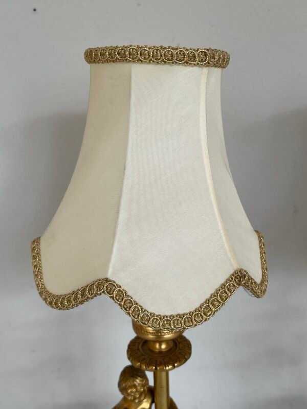 Elegante coppia di lampade da tavolo in stile Impero con Putti – Ottone Dorato - Image 4