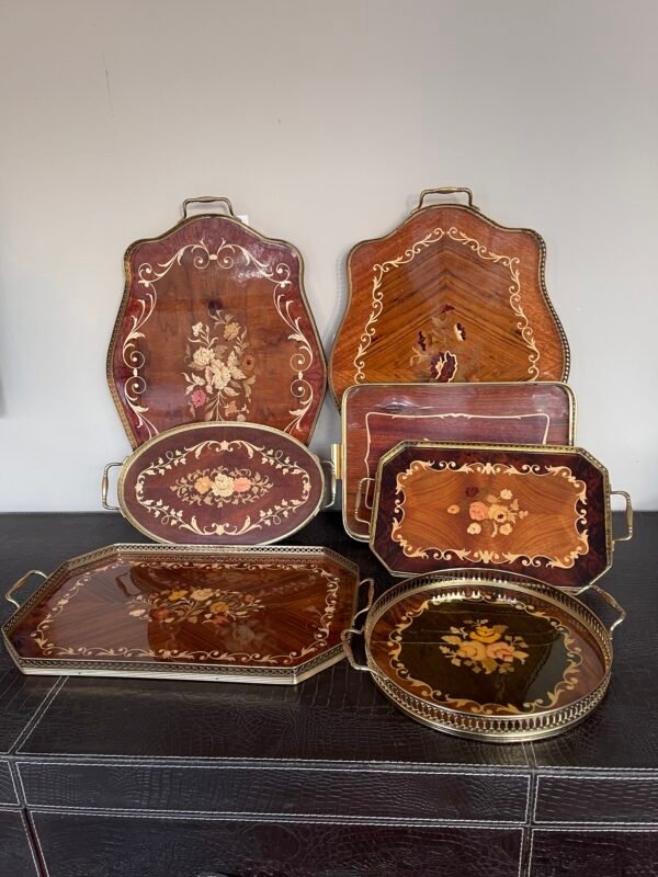 Elegante collezione di vassoi in legno intarsiato rappresenta un'armoniosa fusione di artigianato raffinato e design senza tempo. - Image 4