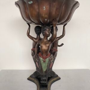 Antica centrotavola/scultura d’epoca realizzato in bronzo con figure di putti