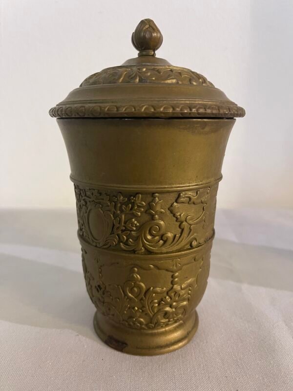 Coppia di Contenitori Antichi in Ottone Cesellato – Stile Classico - Image 4