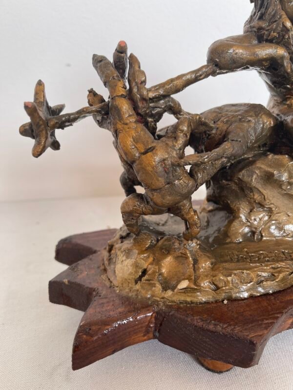Scultura rara su base in legno – Donna con figure fantastiche - Image 4