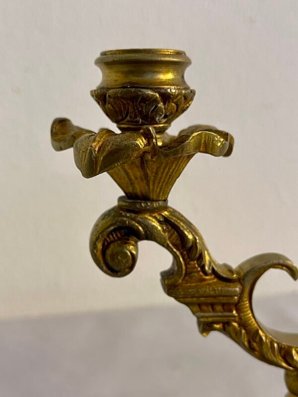 Candelabro Antico a Due Fiamme in Ottone Dorato – Stile Barocco - Image 4