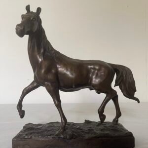 Scultura Equestre "Cavallo al Passo" in Bronzo Patinato su Base