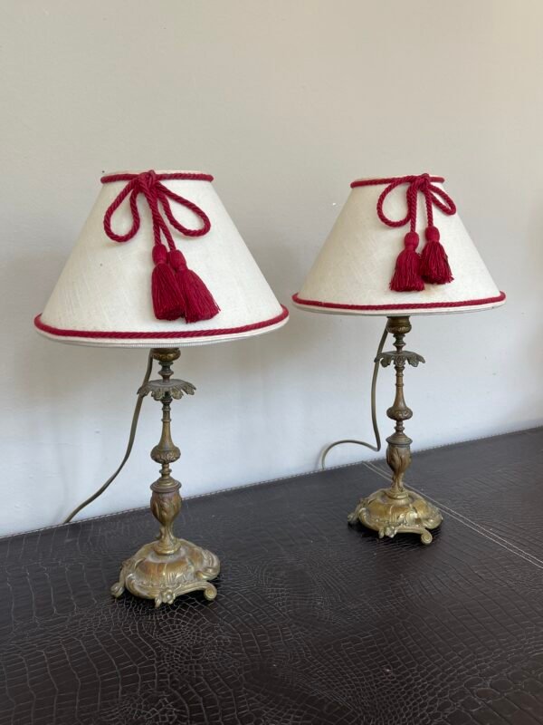 Coppia di lampade vintage in metallo dorato con paralumi eleganti - Image 5