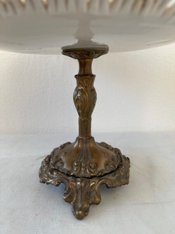 Centrotavola Vintage in Metallo Dorato con Base in Rete Intrecciata e Figurina in Bronzo - Elegante e Raffinato - Image 3
