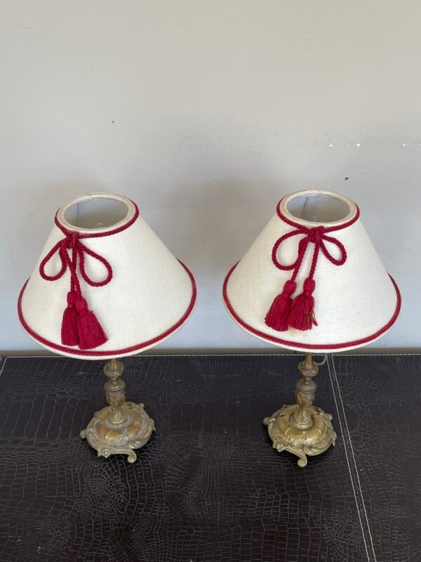 Coppia di lampade vintage in metallo dorato con paralumi eleganti - Image 4