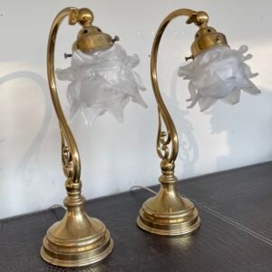 Coppia di Lampade da Tavolo Vintage in Ottone con Paralume in Vetro Satinato a fiore