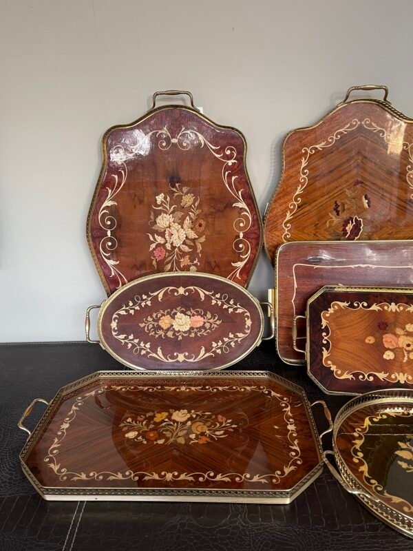 Elegante collezione di vassoi in legno intarsiato rappresenta un'armoniosa fusione di artigianato raffinato e design senza tempo. - Image 2