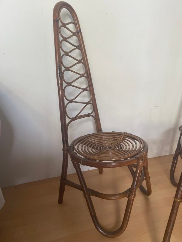 Set Salottino Vintage in Rattan: 2 Sedie con Schienale Alto e Tavolino Rotondo - Image 3