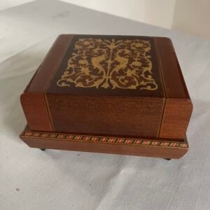 Scatola Portagioie/Musicale in Legno con Intarsi Classici