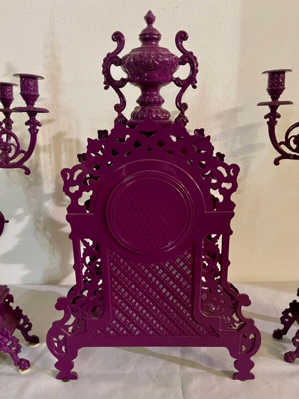 Tris Antico in Stile Barocco – Orologio da Caminetto con Candelabri (Viola Intenso) - Image 7