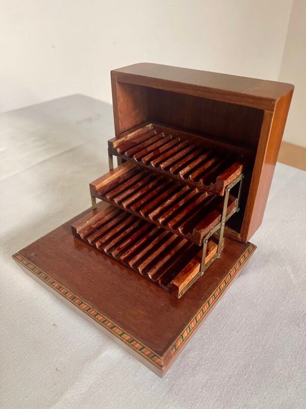 Scatola Portagioie/Musicale in Legno con Intarsi Classici - Image 4