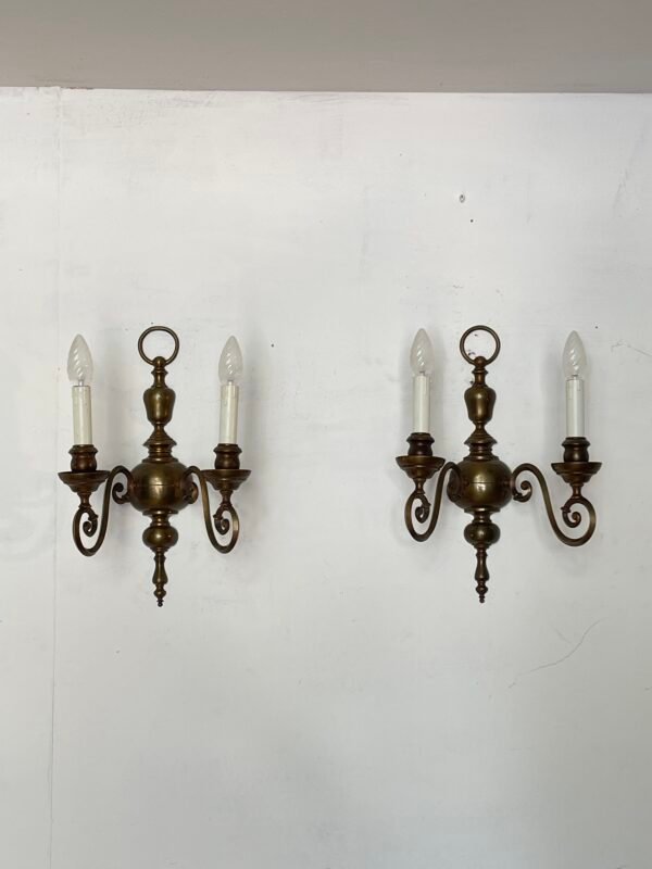 Coppia di appliques italiane in ottone degli anni '70