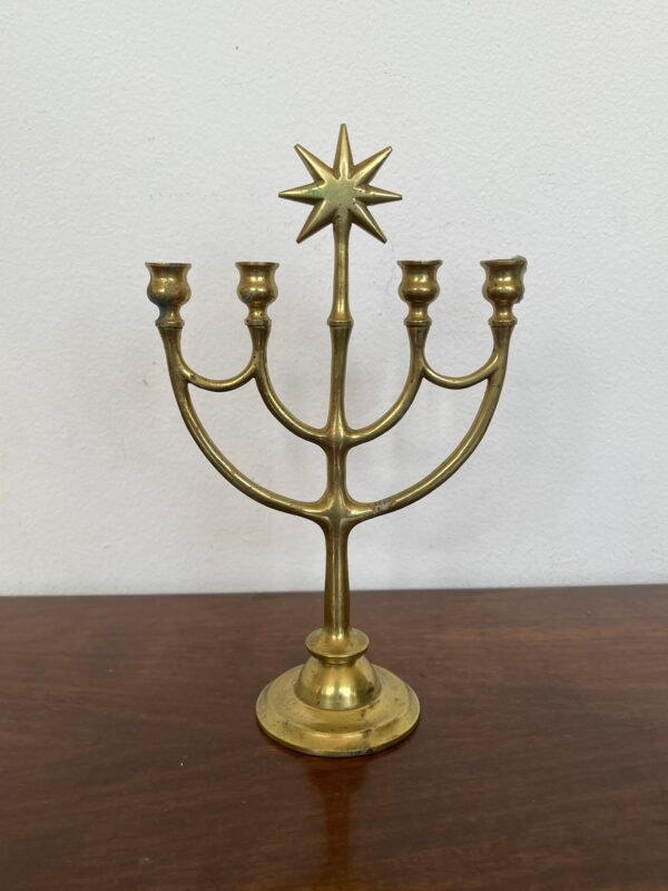 Elegante candelabro vintage in ottone a 5 bracci, impreziosito da una stella decorativa