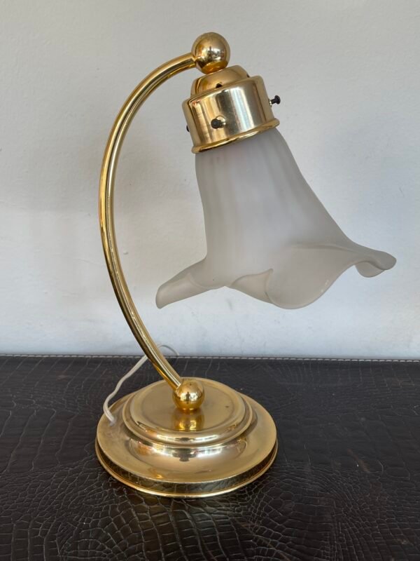 Coppia di lampade da tavolo italiane in ottone e vetro in stile floreale vintage - Image 4