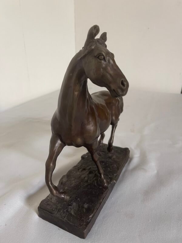 Scultura Equestre "Cavallo al Passo" in Bronzo Patinato su Base - Image 2