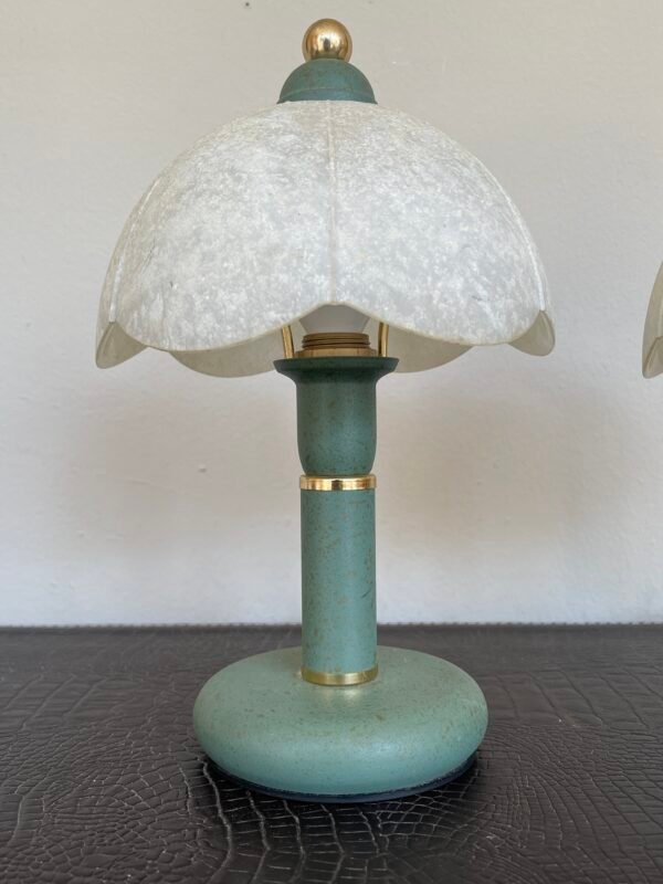 Coppia di Lampade Vintage in Metallo Verde con Paralumi Floreali in Vetro Opalescente - Image 5