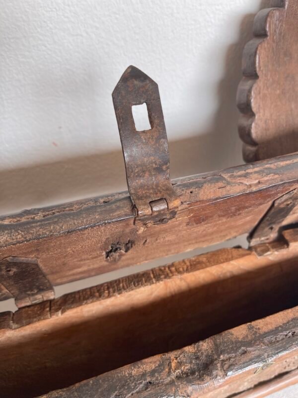 Antica Scatola Portagioie in Legno Intagliato – Motivo Pavoni - Image 5