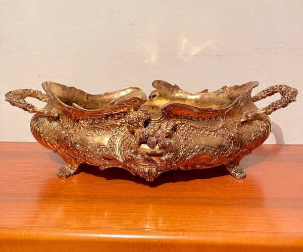 Elegante Vaso Doppio in Stile Barocco - Bronzo e Decorazioni a Motivi Floreali