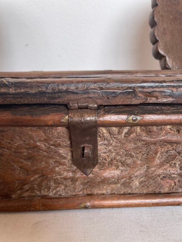 Antica Scatola Portagioie in Legno Intagliato – Motivo Pavoni - Image 3
