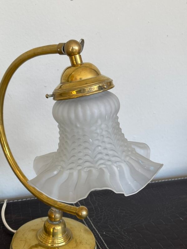 Lampade Vintage in Ottone e Vetro Opalino - Eleganza Retrò per la Tua Casa - Image 2